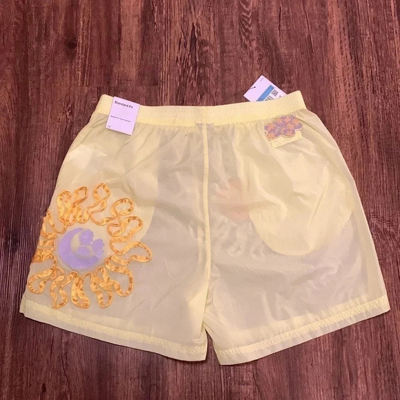 NWT Women’s Nike Shorts Embroidered Size Medium - Picture 9 of 13